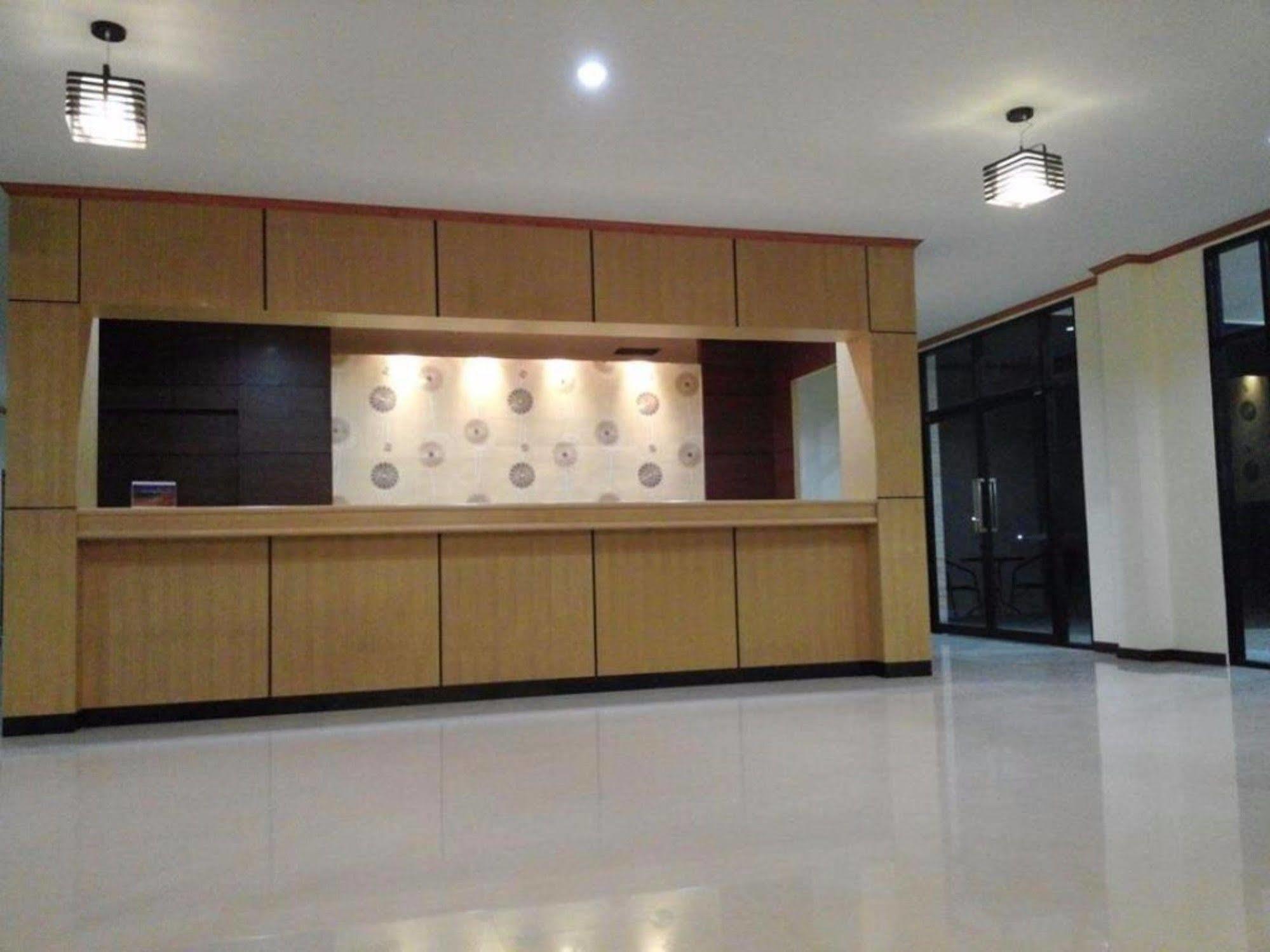 Lita Place Roi Et Buitenkant foto